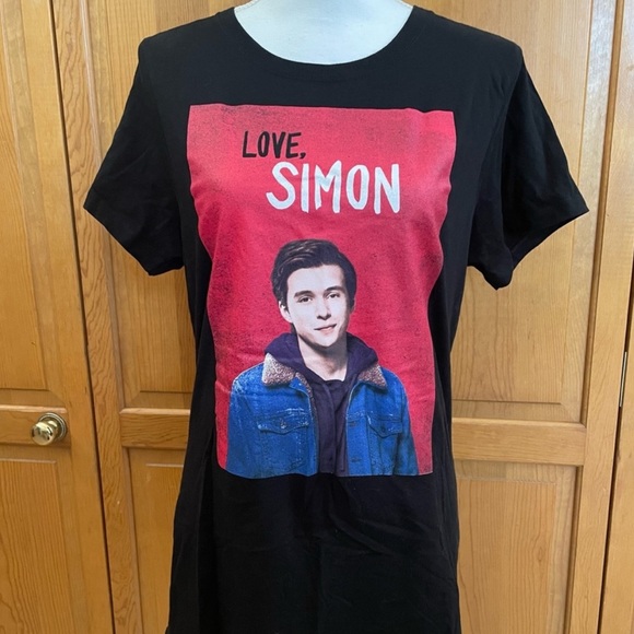 Love Simon Slim Fit T-Shirt (Large) from The “Love Simon” 2018 Movie NWOT - Picture 2 of 6